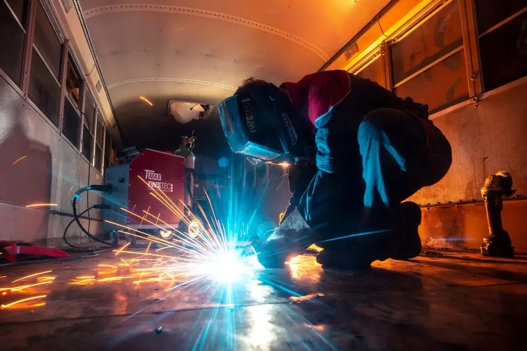 Transformasi Las Listrik Menuju Teknologi yang Lebih Efisien dan Ramah Lingkungan